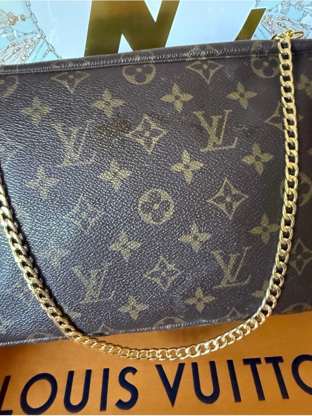 Louis Vuitton Monogram Chain Shoulder Bag in Brown with Gold Hardware - Picture 4 of 7